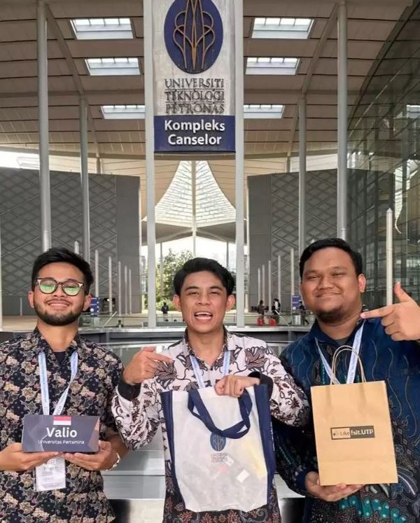 MAHASISWA TEKNIK PERMINYAKAN GANDENG PENGHARGAAN SEBAGAI CONSOLATION PRIZE DI KANCANG INTERNASIONAL