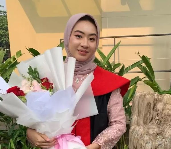 Sambil Kerja Bisa Lulus Tepat Waktu? Simak Tipsnya